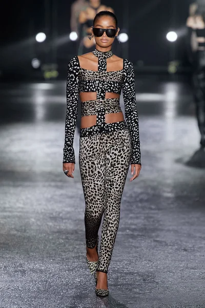 Look 11